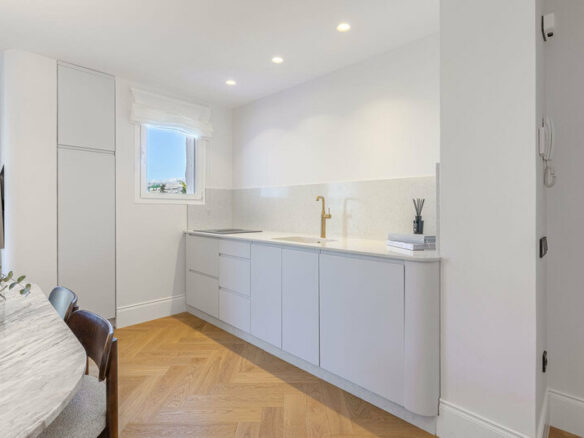 FOR SALE 🏡 Two-Bedroom Apartment with Tourist Licence in the Heart of Puerto Banús – Marbella 🇪🇸