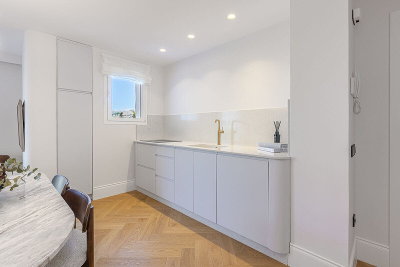 FOR SALE 🏡 Two-Bedroom Apartment with Tourist Licence in the Heart of Puerto Banús – Marbella 🇪🇸