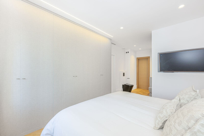FOR SALE 🏡 Two-Bedroom Apartment with Tourist Licence in the Heart of Puerto Banús – Marbella 🇪🇸