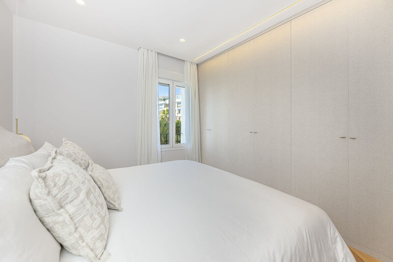 FOR SALE 🏡 Two-Bedroom Apartment with Tourist Licence in the Heart of Puerto Banús – Marbella 🇪🇸