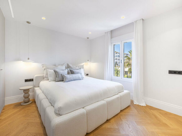 FOR SALE 🏡 Two-Bedroom Apartment with Tourist Licence in the Heart of Puerto Banús – Marbella 🇪🇸
