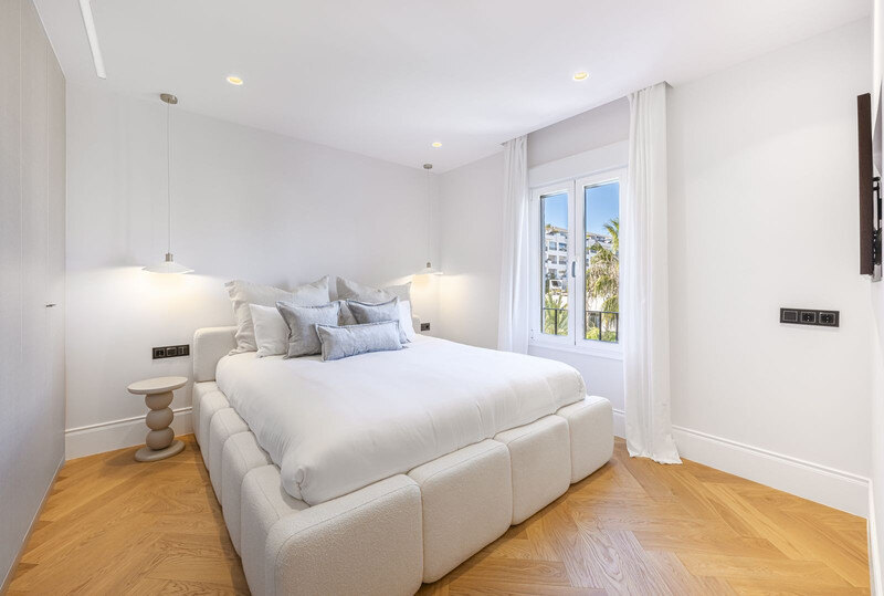 FOR SALE 🏡 Two-Bedroom Apartment with Tourist Licence in the Heart of Puerto Banús – Marbella 🇪🇸
