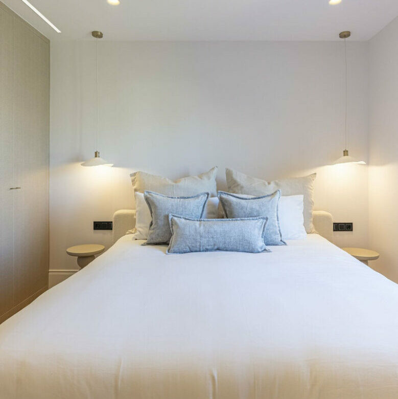 FOR SALE 🏡 Two-Bedroom Apartment with Tourist Licence in the Heart of Puerto Banús – Marbella 🇪🇸