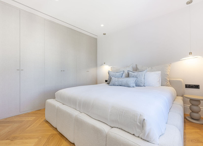FOR SALE 🏡 Two-Bedroom Apartment with Tourist Licence in the Heart of Puerto Banús – Marbella 🇪🇸
