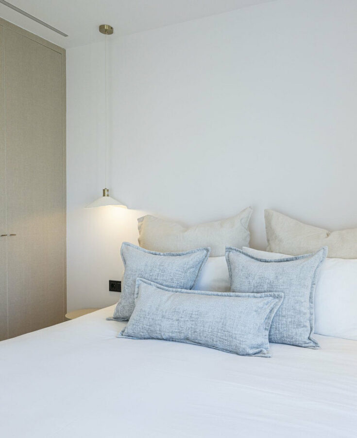 FOR SALE 🏡 Two-Bedroom Apartment with Tourist Licence in the Heart of Puerto Banús – Marbella 🇪🇸