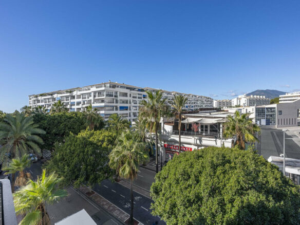 FOR SALE 🏡 Two-Bedroom Apartment with Tourist Licence in the Heart of Puerto Banús – Marbella 🇪🇸