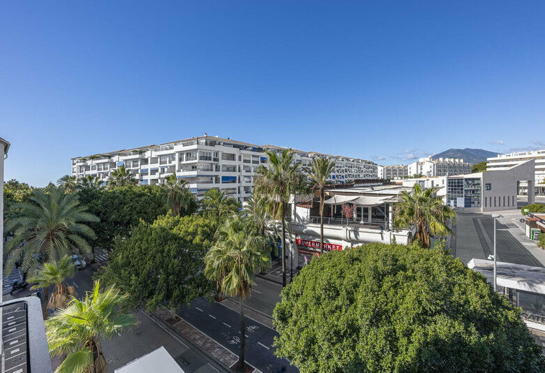 FOR SALE 🏡 Two-Bedroom Apartment with Tourist Licence in the Heart of Puerto Banús – Marbella 🇪🇸