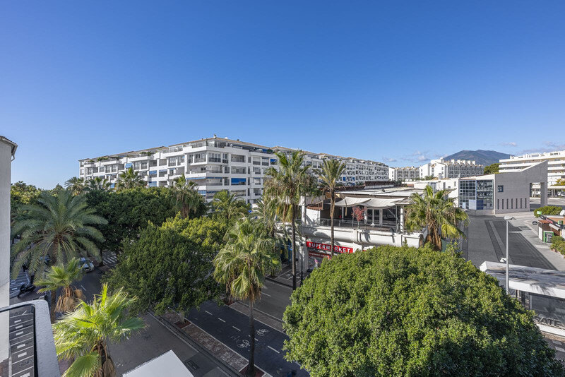 FOR SALE 🏡 Two-Bedroom Apartment with Tourist Licence in the Heart of Puerto Banús – Marbella 🇪🇸