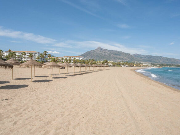 FOR SALE 🏡 Two-Bedroom Apartment with Tourist Licence in the Heart of Puerto Banús – Marbella 🇪🇸