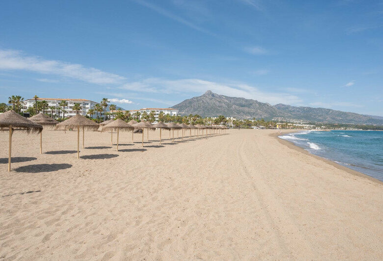 FOR SALE 🏡 Two-Bedroom Apartment with Tourist Licence in the Heart of Puerto Banús – Marbella 🇪🇸