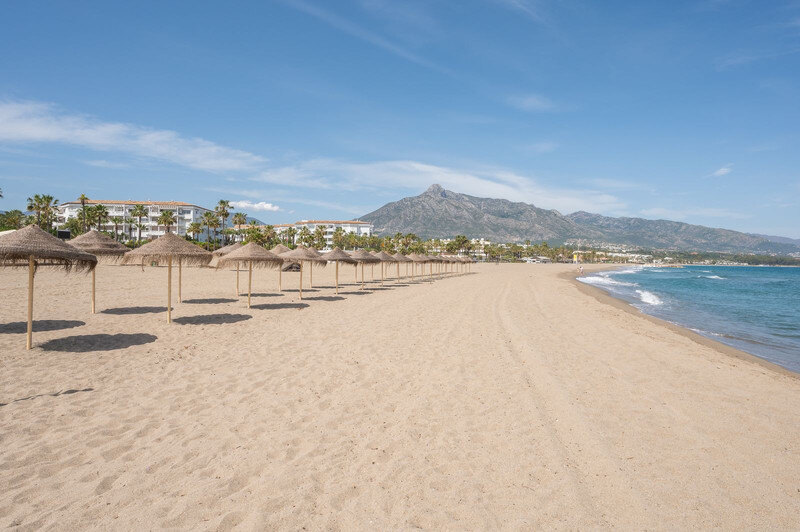 FOR SALE 🏡 Two-Bedroom Apartment with Tourist Licence in the Heart of Puerto Banús – Marbella 🇪🇸
