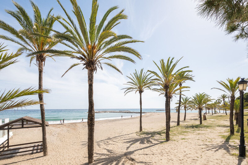 FOR SALE 🏡 Two-Bedroom Apartment with Tourist Licence in the Heart of Puerto Banús – Marbella 🇪🇸