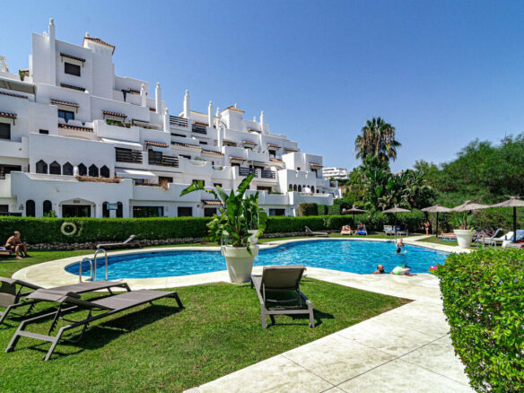 FOR SALE 🏡 Two-Bedroom Garden Apartment with Pool Views in a Gated Complex – Selwo, Estepona 🇪🇸