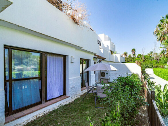 FOR SALE 🏡 Two-Bedroom Garden Apartment with Pool Views in a Gated Complex – Selwo, Estepona 🇪🇸