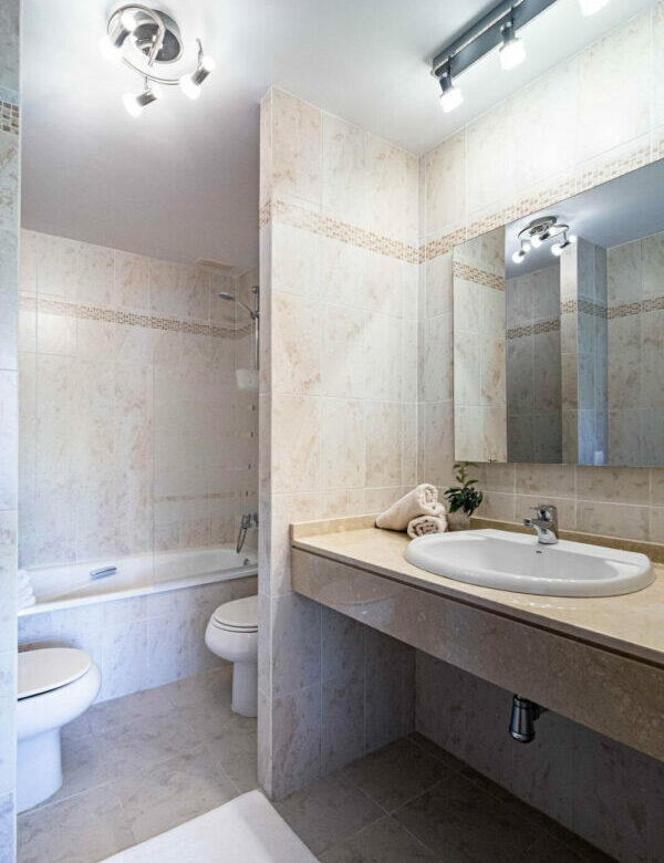 FOR SALE 🏡 Two-Bedroom Garden Apartment with Pool Views in a Gated Complex – Selwo, Estepona 🇪🇸