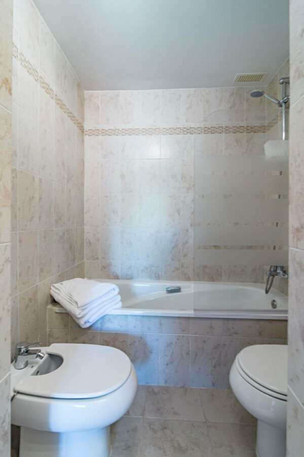 FOR SALE 🏡 Two-Bedroom Garden Apartment with Pool Views in a Gated Complex – Selwo, Estepona 🇪🇸