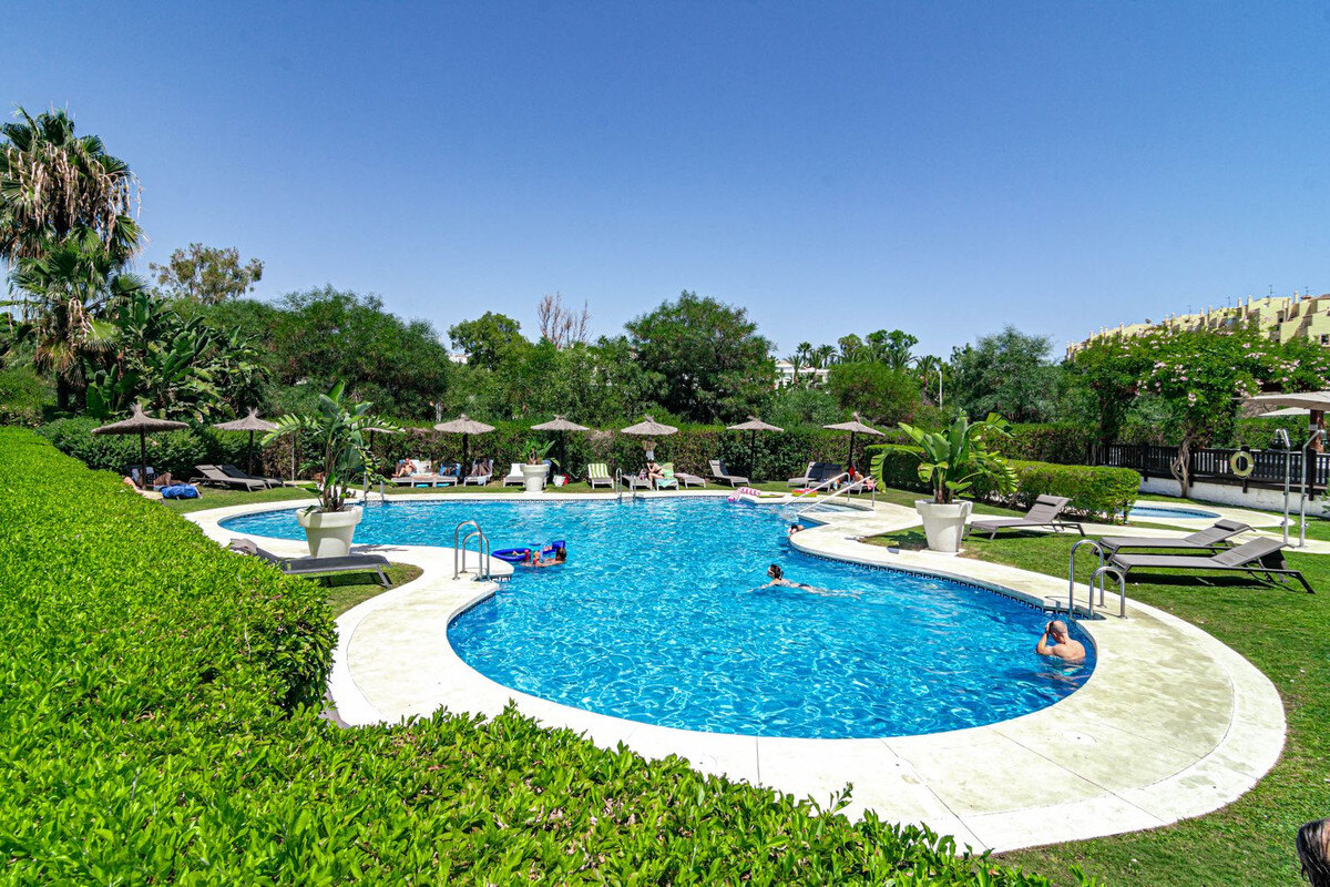FOR SALE 🏡 Two-Bedroom Garden Apartment with Pool Views in a Gated Complex – Selwo, Estepona 🇪🇸