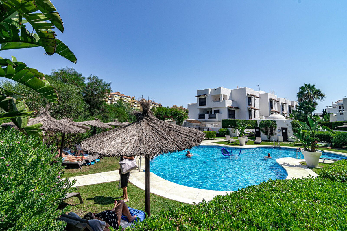 FOR SALE 🏡 Two-Bedroom Garden Apartment with Pool Views in a Gated Complex – Selwo, Estepona 🇪🇸