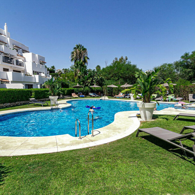 FOR SALE 🏡 Two-Bedroom Garden Apartment with Pool Views in a Gated Complex – Selwo, Estepona 🇪🇸