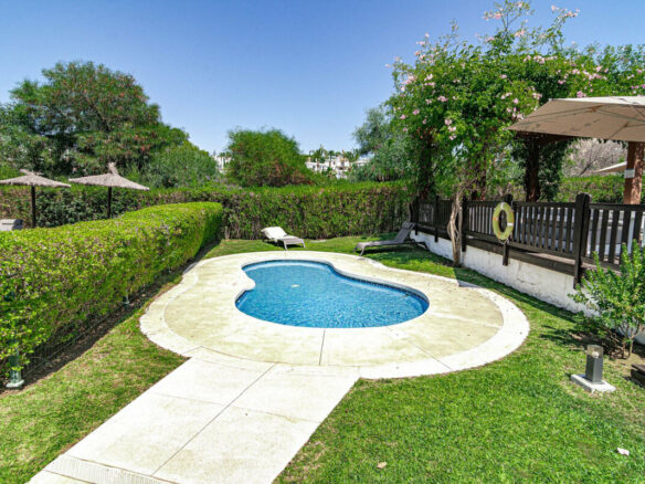 FOR SALE 🏡 Two-Bedroom Garden Apartment with Pool Views in a Gated Complex – Selwo, Estepona 🇪🇸