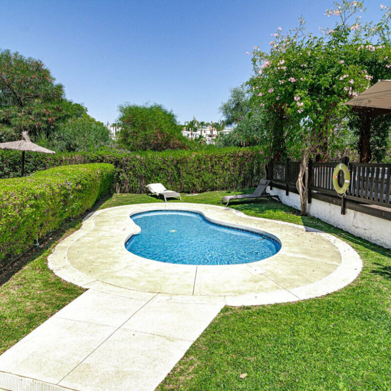 FOR SALE 🏡 Two-Bedroom Garden Apartment with Pool Views in a Gated Complex – Selwo, Estepona 🇪🇸