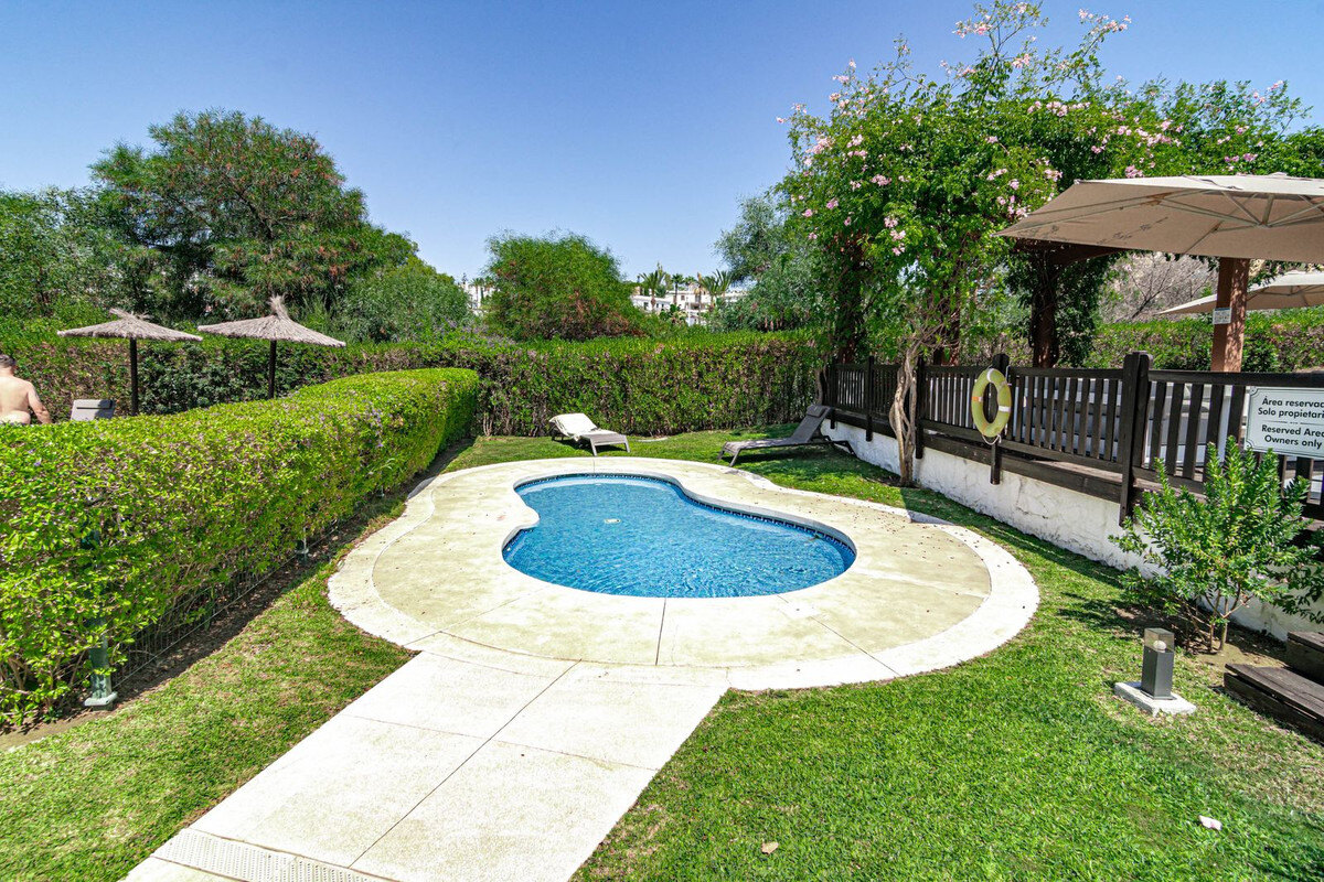 FOR SALE 🏡 Two-Bedroom Garden Apartment with Pool Views in a Gated Complex – Selwo, Estepona 🇪🇸
