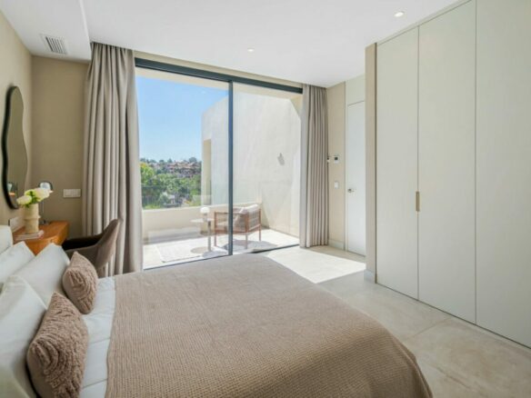 FOR SALE 🏡 Contemporary Four-Bedroom Villa with Rooftop Solarium and Private Pool – El Campanario, New Golden Mile, Estepona 🇪🇸