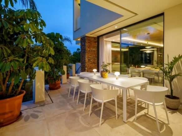 FOR SALE 🏡 Contemporary Four-Bedroom Villa with Rooftop Solarium and Private Pool – El Campanario, New Golden Mile, Estepona 🇪🇸