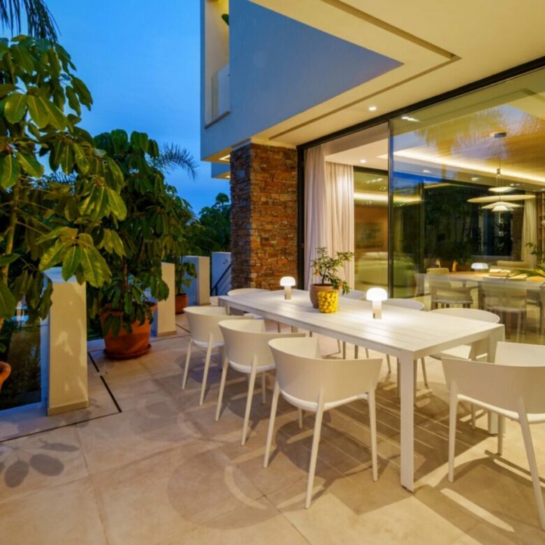 FOR SALE 🏡 Contemporary Four-Bedroom Villa with Rooftop Solarium and Private Pool – El Campanario, New Golden Mile, Estepona 🇪🇸