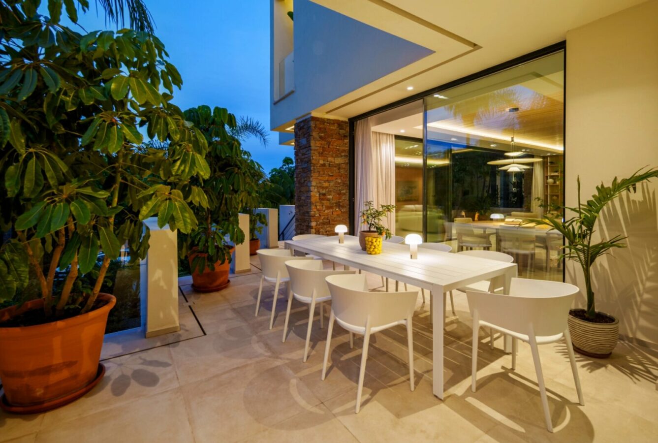 FOR SALE 🏡 Contemporary Four-Bedroom Villa with Rooftop Solarium and Private Pool – El Campanario, New Golden Mile, Estepona 🇪🇸