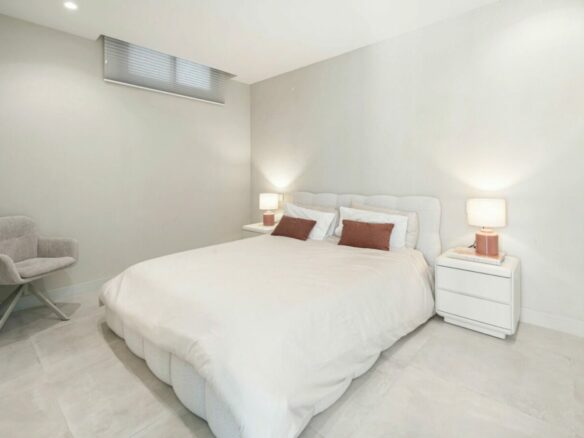 FOR SALE 🏡 Contemporary Four-Bedroom Villa with Rooftop Solarium and Private Pool – El Campanario, New Golden Mile, Estepona 🇪🇸