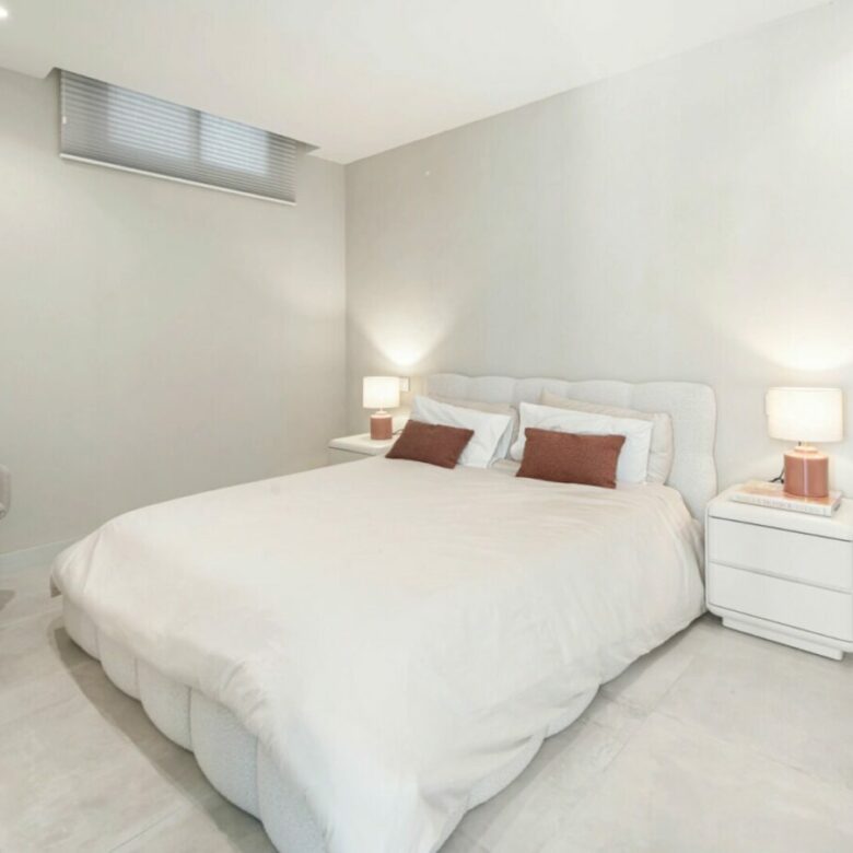 FOR SALE 🏡 Contemporary Four-Bedroom Villa with Rooftop Solarium and Private Pool – El Campanario, New Golden Mile, Estepona 🇪🇸