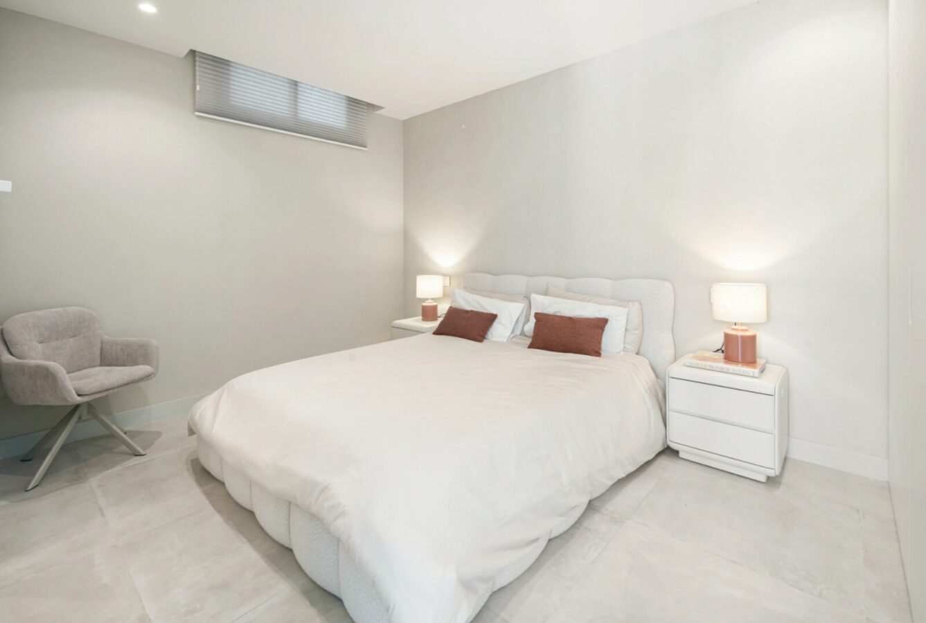 FOR SALE 🏡 Contemporary Four-Bedroom Villa with Rooftop Solarium and Private Pool – El Campanario, New Golden Mile, Estepona 🇪🇸