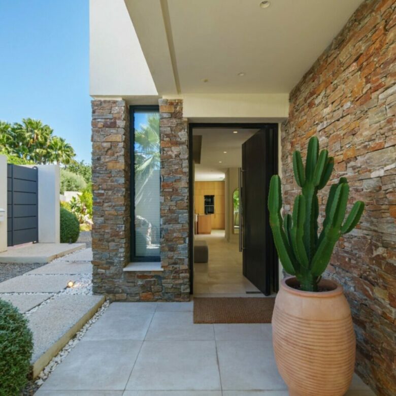 FOR SALE 🏡 Contemporary Four-Bedroom Villa with Rooftop Solarium and Private Pool – El Campanario, New Golden Mile, Estepona 🇪🇸