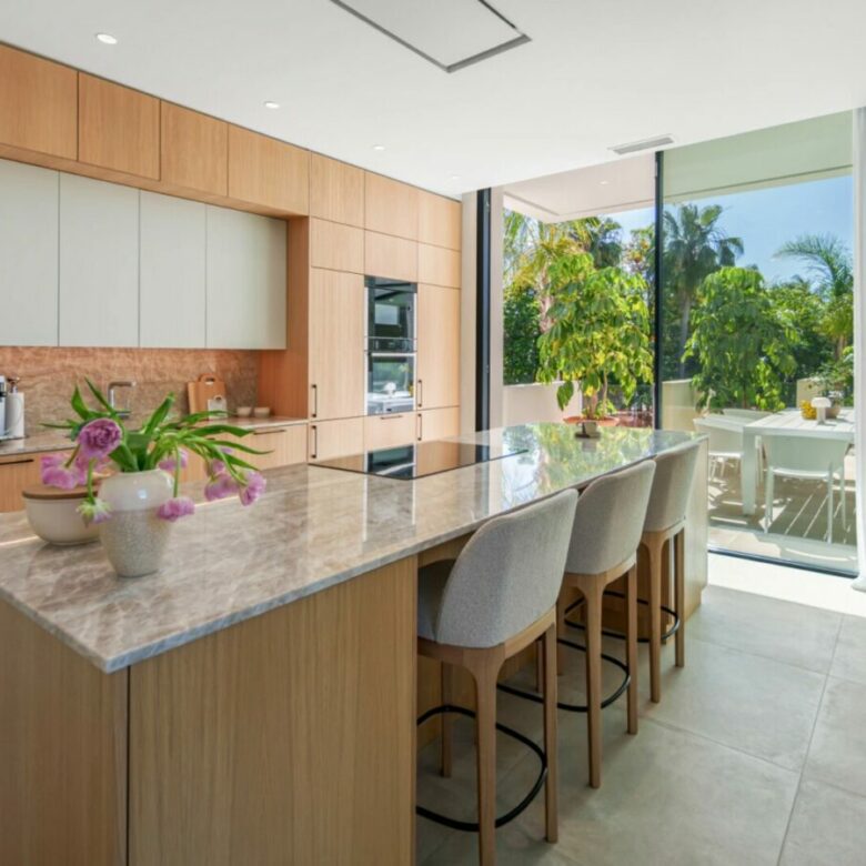 FOR SALE 🏡 Contemporary Four-Bedroom Villa with Rooftop Solarium and Private Pool – El Campanario, New Golden Mile, Estepona 🇪🇸
