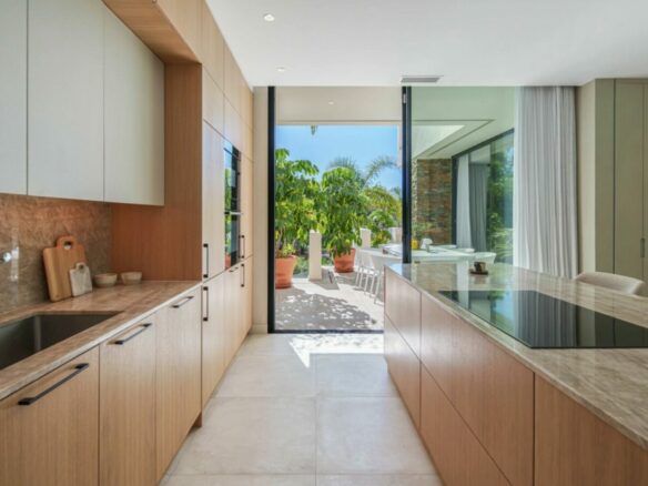 FOR SALE 🏡 Contemporary Four-Bedroom Villa with Rooftop Solarium and Private Pool – El Campanario, New Golden Mile, Estepona 🇪🇸