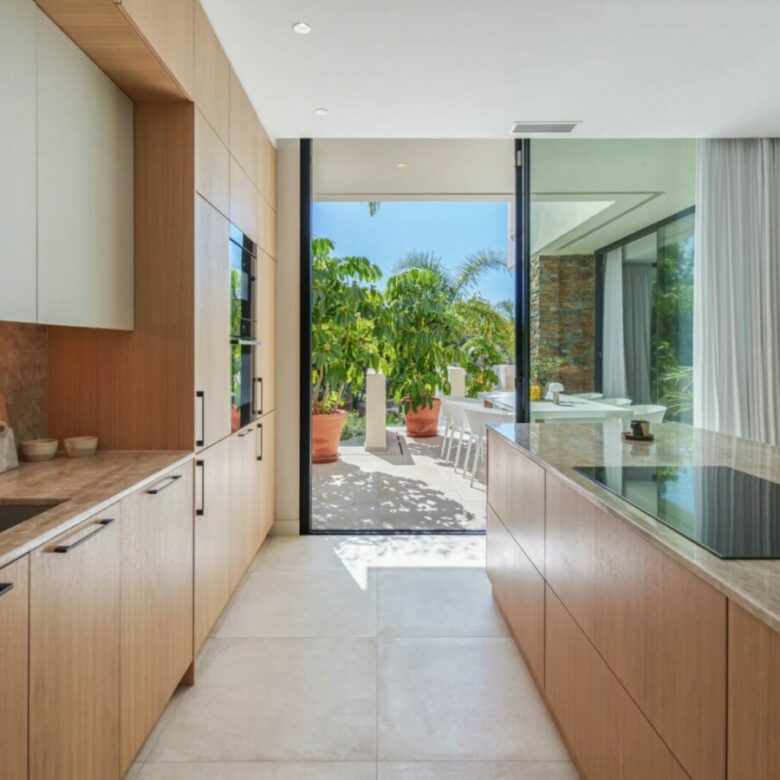 FOR SALE 🏡 Contemporary Four-Bedroom Villa with Rooftop Solarium and Private Pool – El Campanario, New Golden Mile, Estepona 🇪🇸