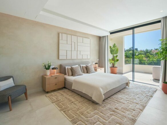 FOR SALE 🏡 Contemporary Four-Bedroom Villa with Rooftop Solarium and Private Pool – El Campanario, New Golden Mile, Estepona 🇪🇸