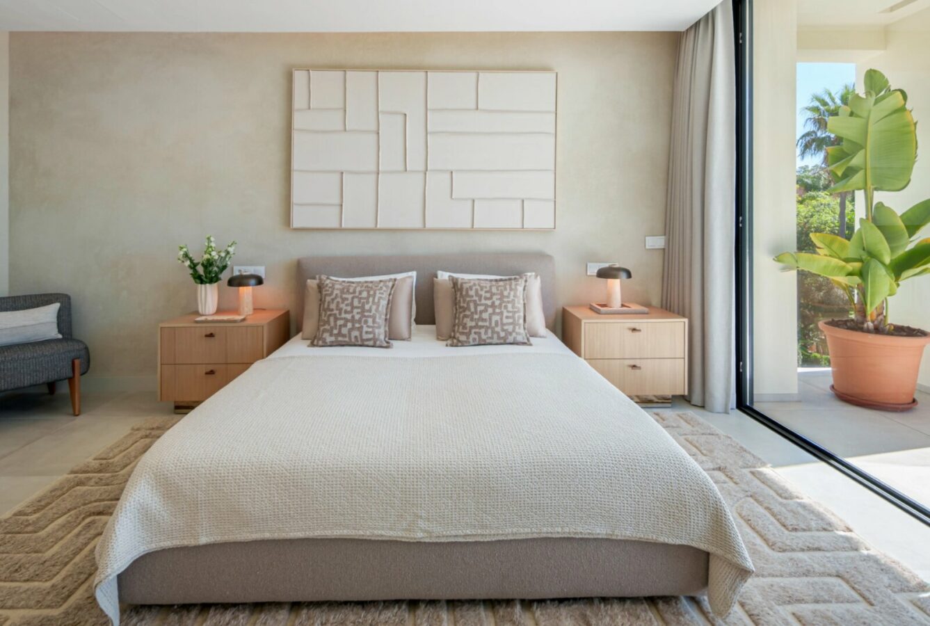 FOR SALE 🏡 Contemporary Four-Bedroom Villa with Rooftop Solarium and Private Pool – El Campanario, New Golden Mile, Estepona 🇪🇸