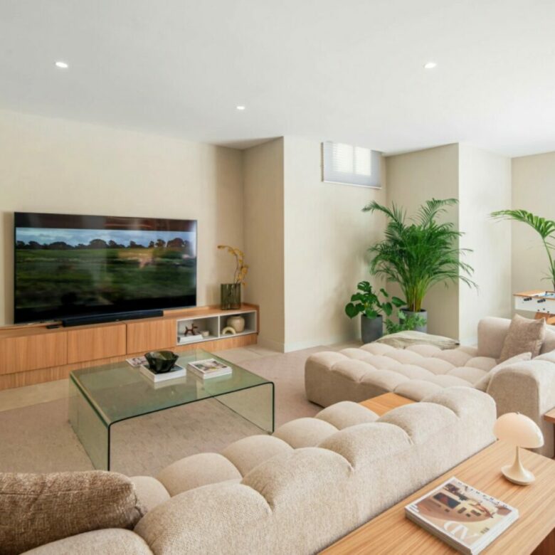 FOR SALE 🏡 Contemporary Four-Bedroom Villa with Rooftop Solarium and Private Pool – El Campanario, New Golden Mile, Estepona 🇪🇸