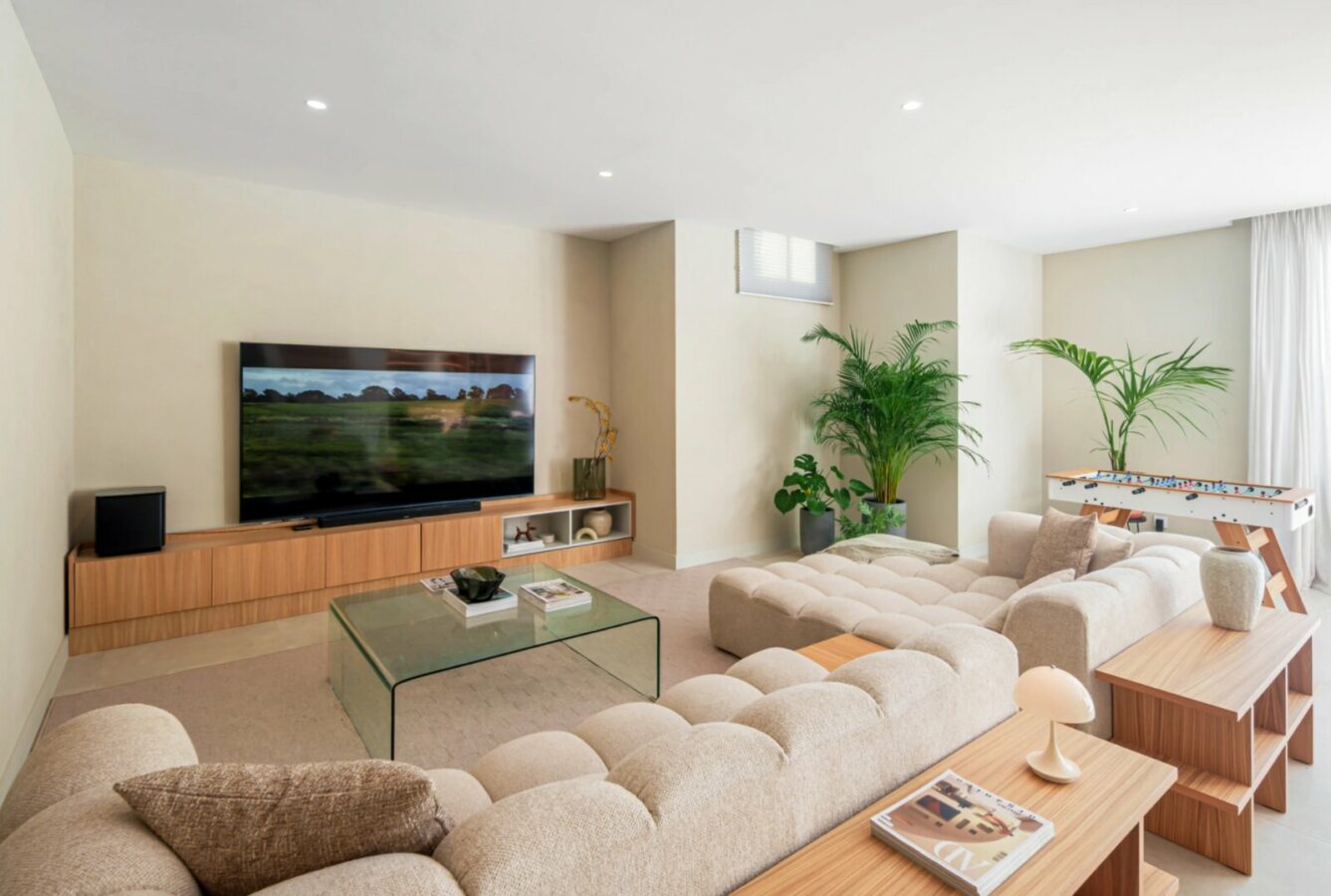 FOR SALE 🏡 Contemporary Four-Bedroom Villa with Rooftop Solarium and Private Pool – El Campanario, New Golden Mile, Estepona 🇪🇸