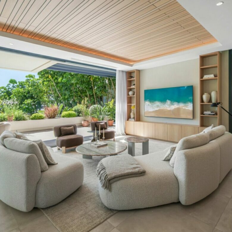 FOR SALE 🏡 Contemporary Four-Bedroom Villa with Rooftop Solarium and Private Pool – El Campanario, New Golden Mile, Estepona 🇪🇸