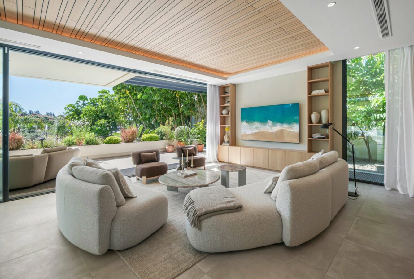 FOR SALE 🏡 Contemporary Four-Bedroom Villa with Rooftop Solarium and Private Pool – El Campanario, New Golden Mile, Estepona 🇪🇸