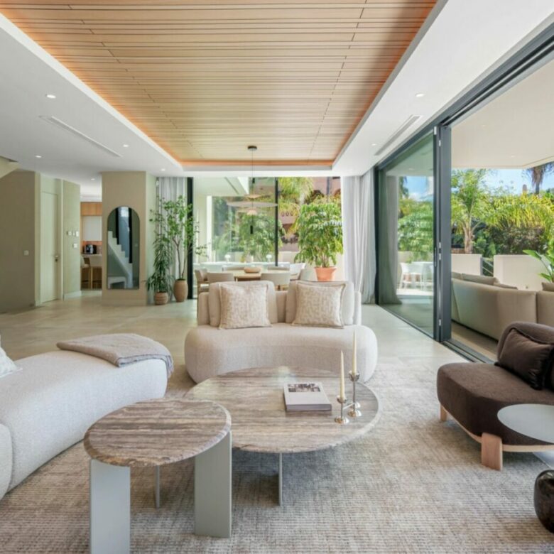 FOR SALE 🏡 Contemporary Four-Bedroom Villa with Rooftop Solarium and Private Pool – El Campanario, New Golden Mile, Estepona 🇪🇸