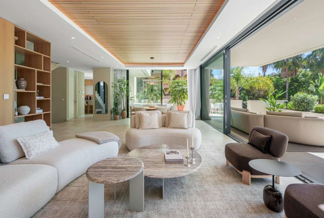FOR SALE 🏡 Contemporary Four-Bedroom Villa with Rooftop Solarium and Private Pool – El Campanario, New Golden Mile, Estepona 🇪🇸