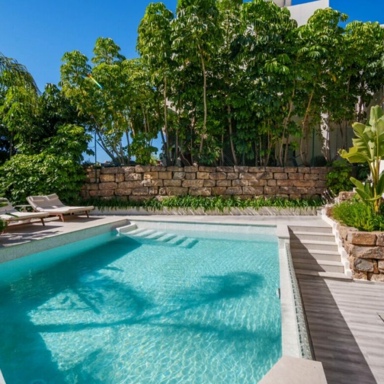 FOR SALE 🏡 Contemporary Four-Bedroom Villa with Rooftop Solarium and Private Pool – El Campanario, New Golden Mile, Estepona 🇪🇸
