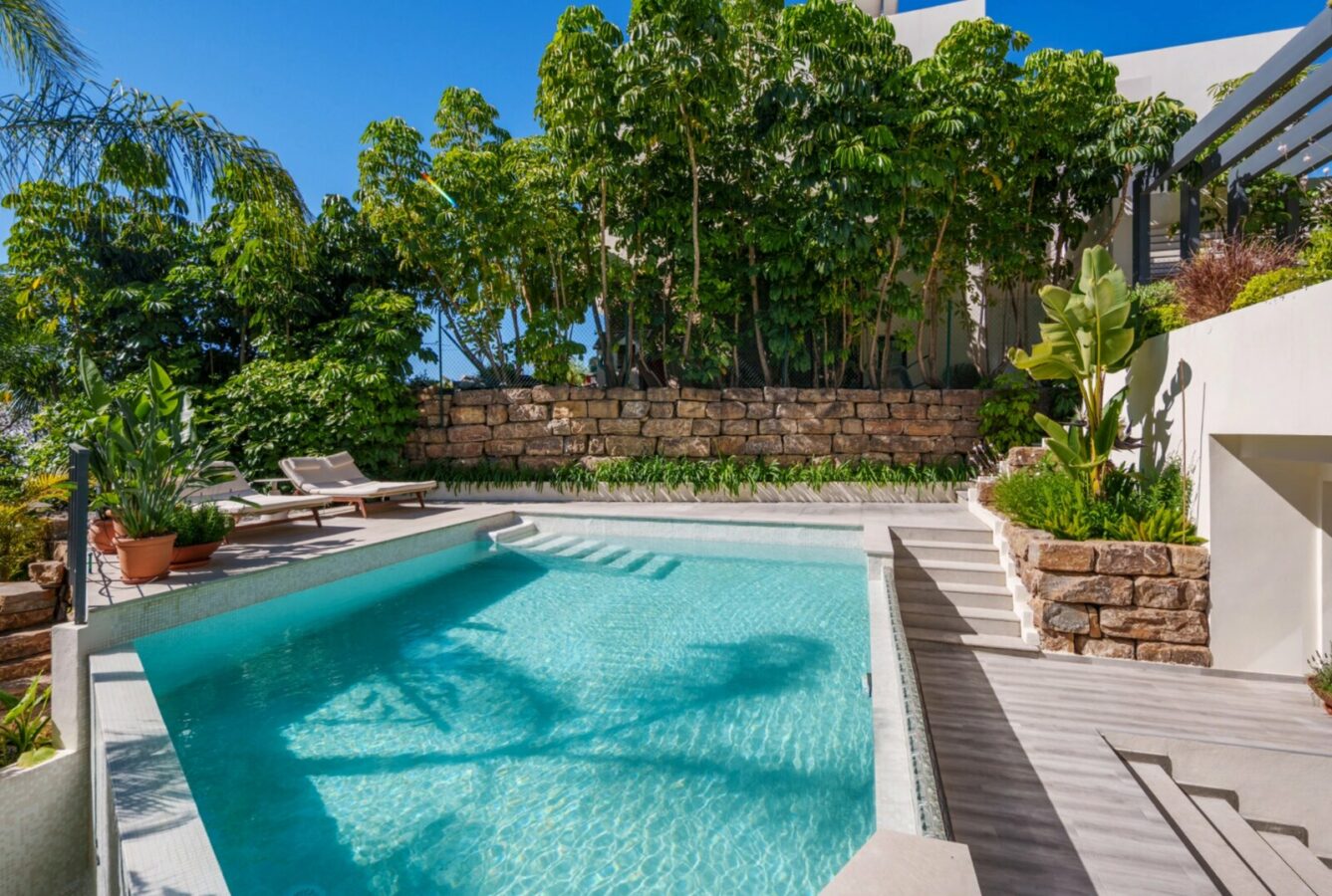 FOR SALE 🏡 Contemporary Four-Bedroom Villa with Rooftop Solarium and Private Pool – El Campanario, New Golden Mile, Estepona 🇪🇸