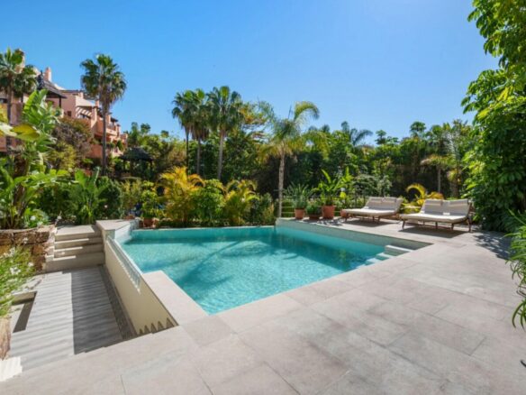 FOR SALE 🏡 Contemporary Four-Bedroom Villa with Rooftop Solarium and Private Pool – El Campanario, New Golden Mile, Estepona 🇪🇸