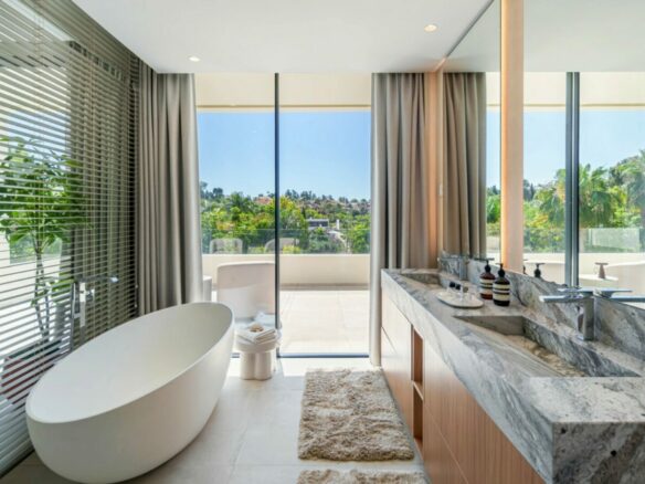 FOR SALE 🏡 Contemporary Four-Bedroom Villa with Rooftop Solarium and Private Pool – El Campanario, New Golden Mile, Estepona 🇪🇸
