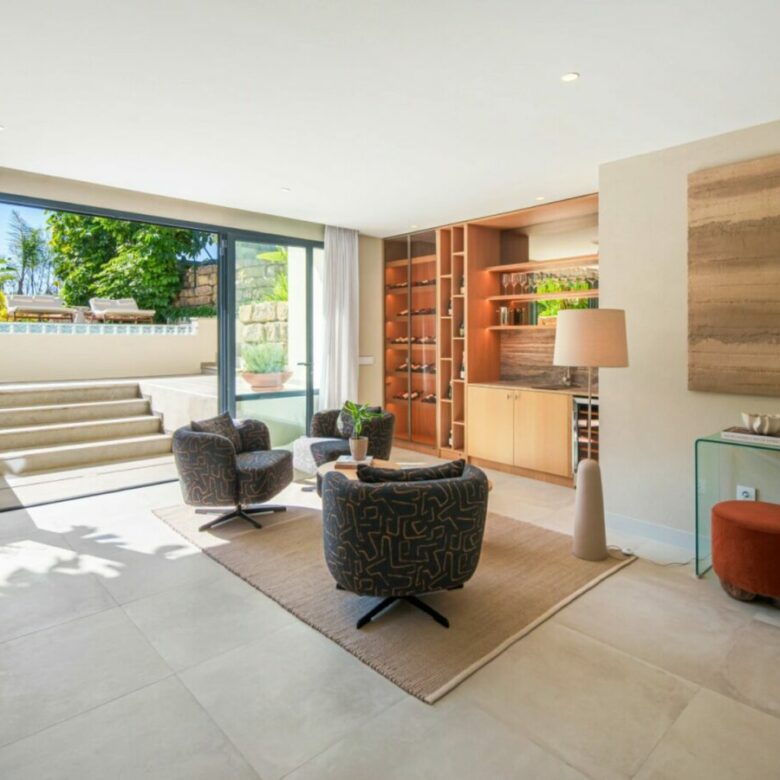 FOR SALE 🏡 Contemporary Four-Bedroom Villa with Rooftop Solarium and Private Pool – El Campanario, New Golden Mile, Estepona 🇪🇸